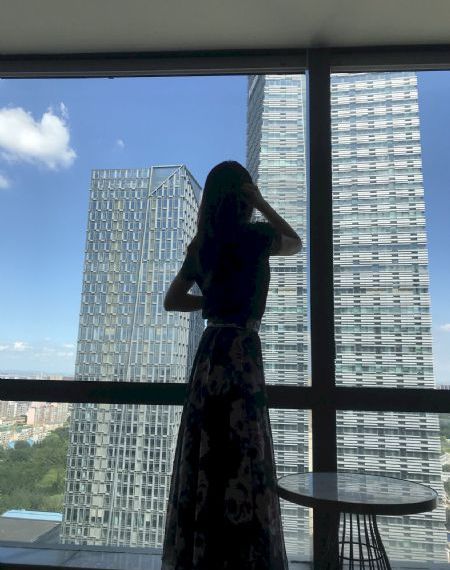 她的伪装